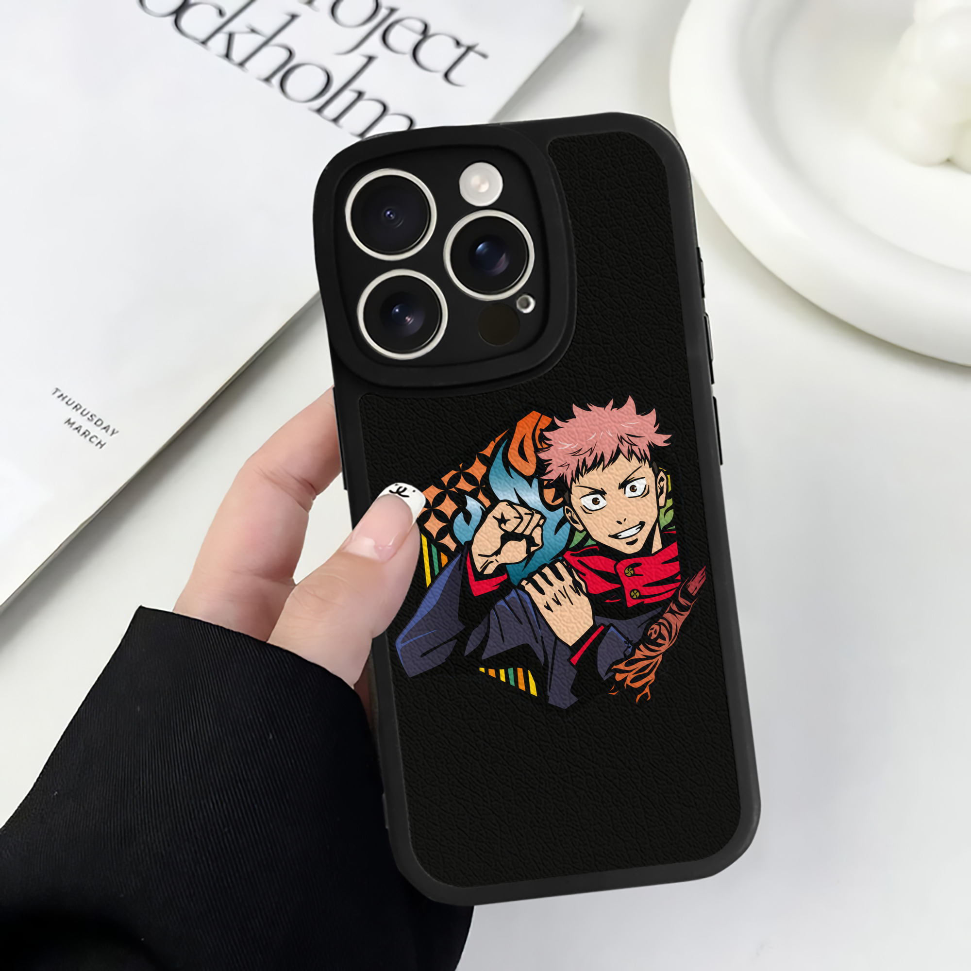 （画像用） 呪術廻戦 Jujutsu Kaisen 【iPhone 16シリーズ対応】シリコンスマホケース（レザー調） 材質：シリコン